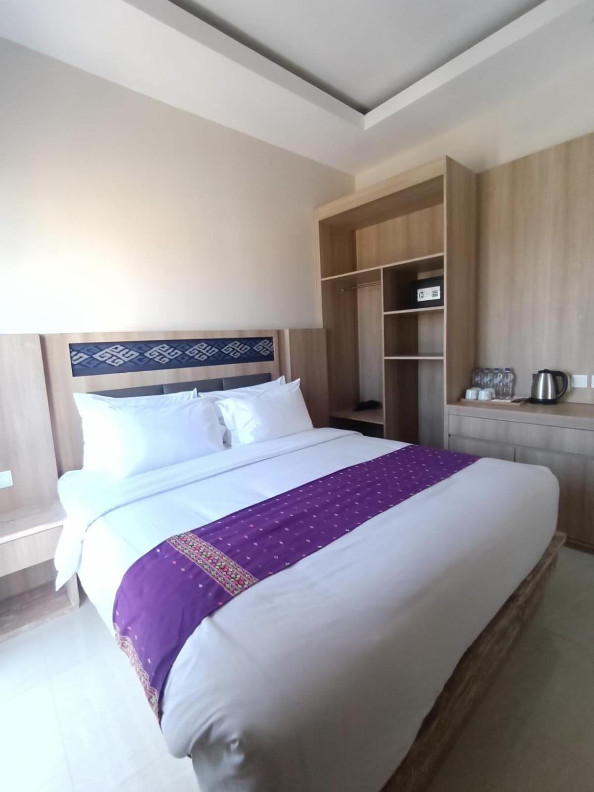 Dejavu 2.0 Hotel Bajo Komodo Labuan Bajo Eksteriør billede