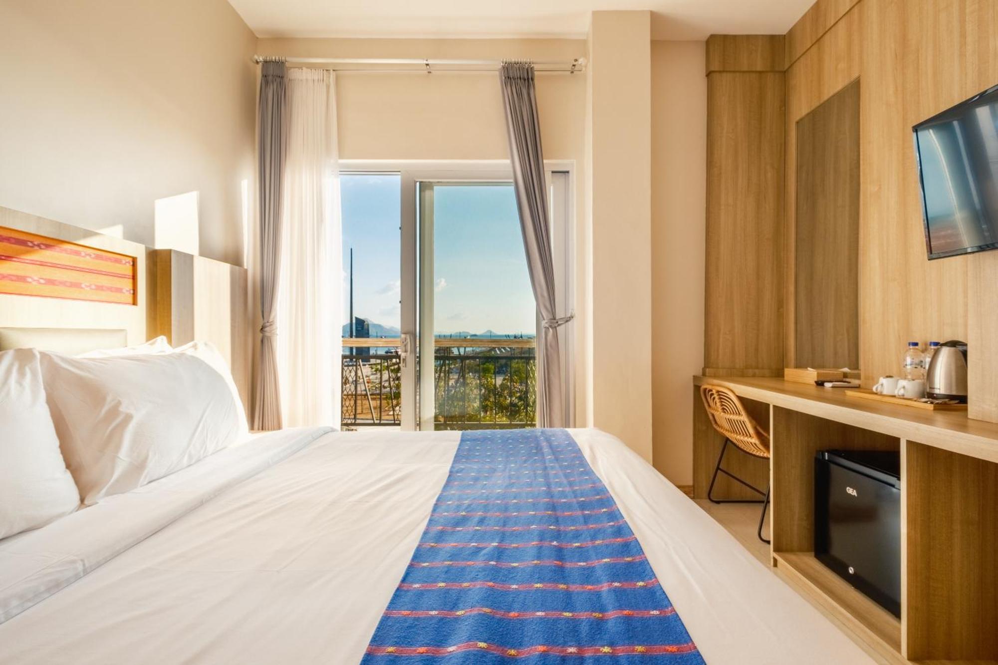 Dejavu 2.0 Hotel Bajo Komodo Labuan Bajo Eksteriør billede