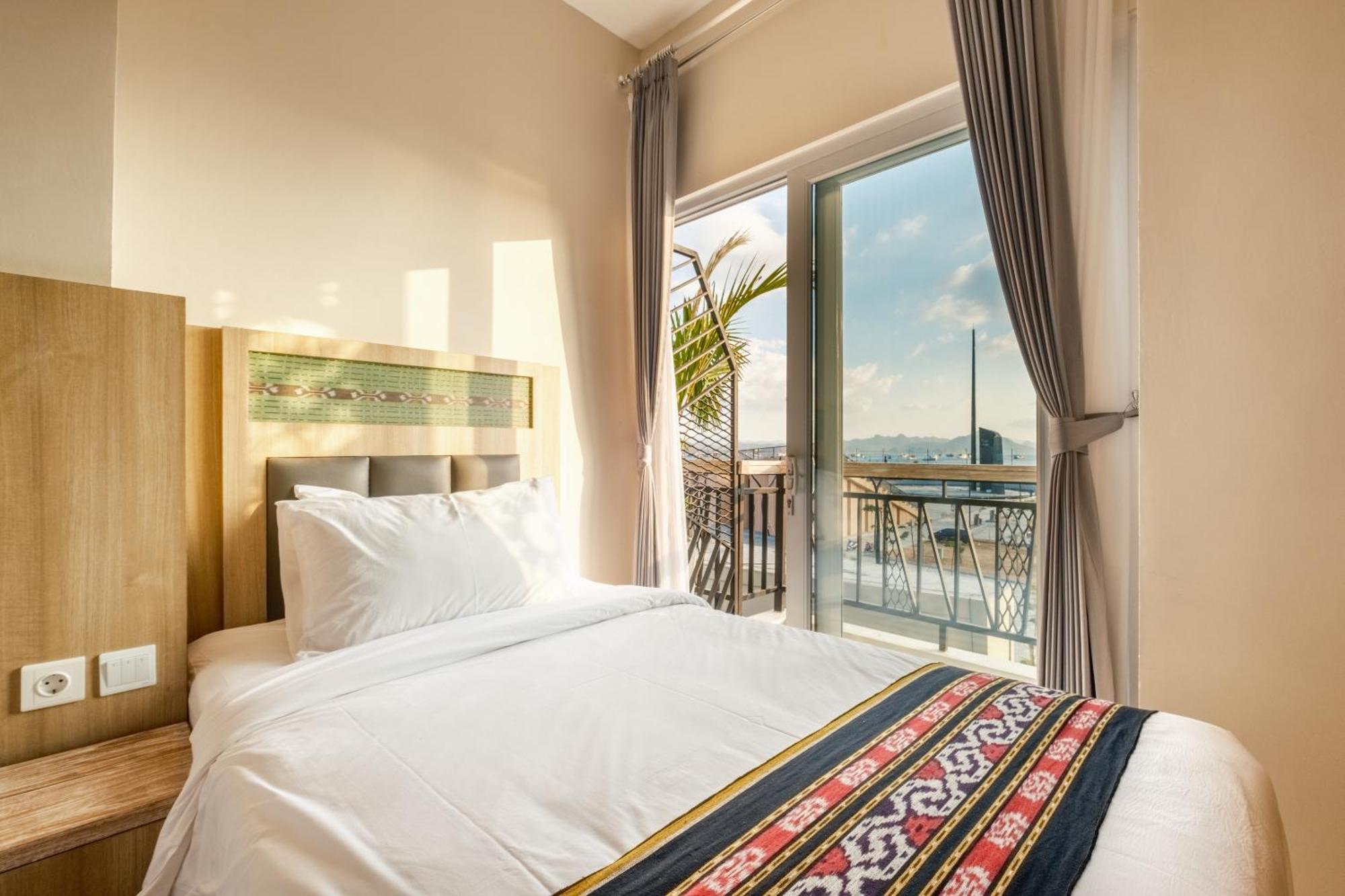 Dejavu 2.0 Hotel Bajo Komodo Labuan Bajo Eksteriør billede