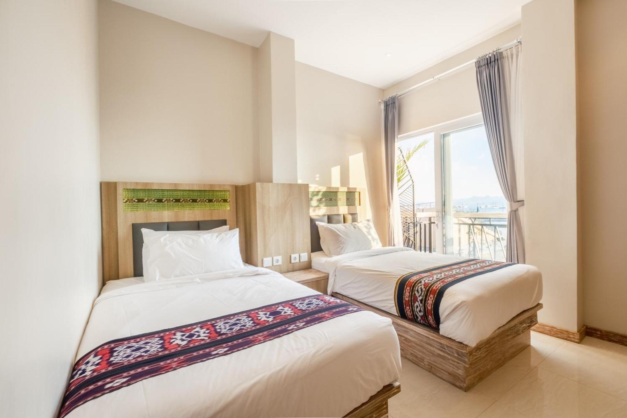 Dejavu 2.0 Hotel Bajo Komodo Labuan Bajo Eksteriør billede